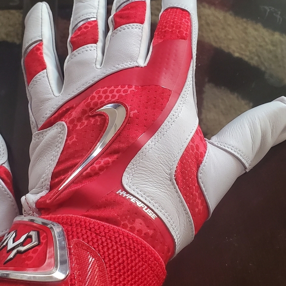 nike mvp hyperfuse batting gloves